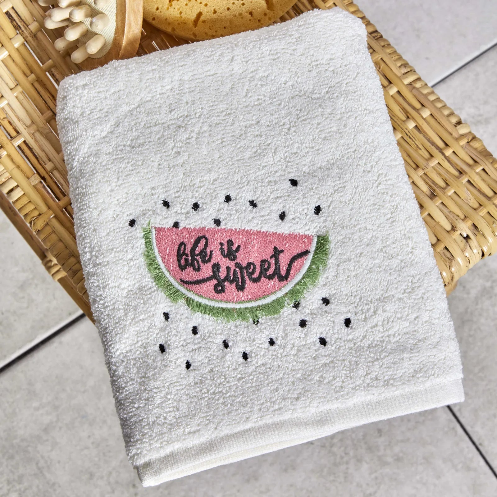 Karaca Home Watermelon Embroidered Towel 30X50 Cm 200.19.01.0295 -  Towels | منشفة كاراجا هوم بطيخ مطرزة 30 × 50 سم - ebarza Furniture UAE | Shop Modern Furniture in Abu Dhabi & Dubai - مفروشات ايبازرا في الامارات | تسوق اثاث عصري وديكورات مميزة في دبي وابوظبي