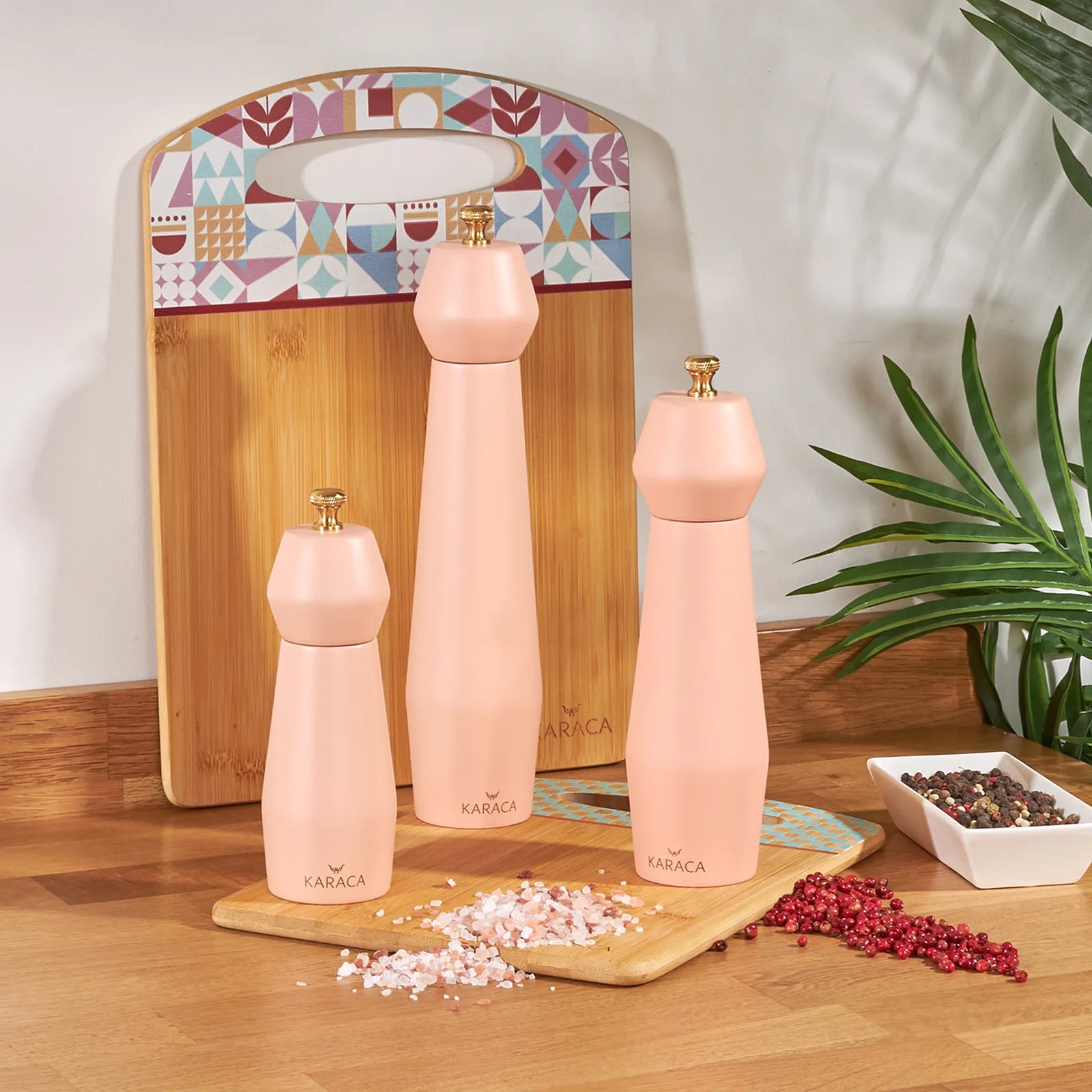 Karaca Joyful Spice Mill 20 Cm 153.03.06.2294 -  Spice Sets | مطحنة بهارات كاراجا بهيجة 20 سم - ebarza Furniture UAE | Shop Modern Furniture in Abu Dhabi & Dubai - مفروشات ايبازرا في الامارات | تسوق اثاث عصري وديكورات مميزة في دبي وابوظبي