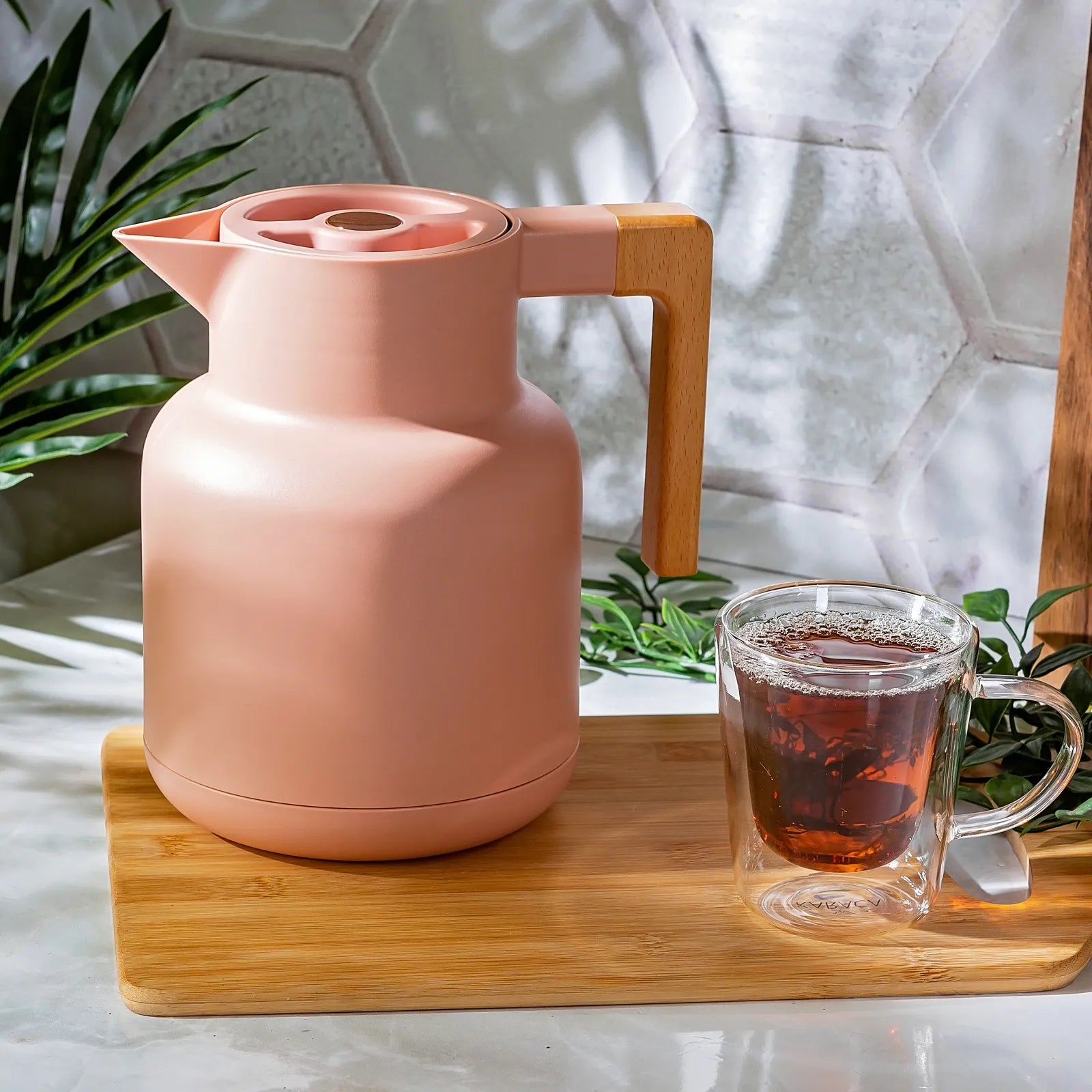 Karaca Monic Pink Thermos 1 Lt 153.03.06.5671 -  Coffee and Tea Pots | ترمس كاراجا مونيك بينك 1 لتر - ebarza Furniture UAE | Shop Modern Furniture in Abu Dhabi & Dubai - مفروشات ايبازرا في الامارات | تسوق اثاث عصري وديكورات مميزة في دبي وابوظبي