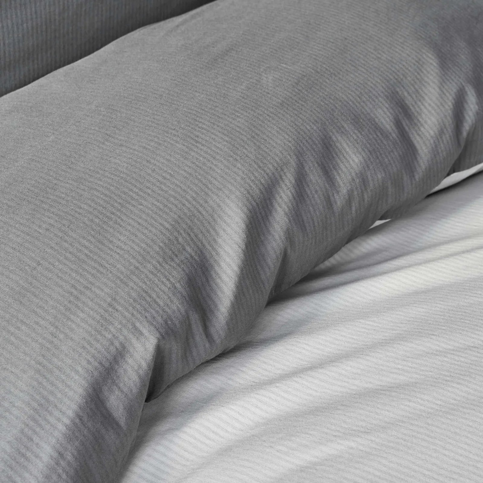 Karaca Nautica Home Bow Anthracite Gray Double Sided Single Duvet Cover Set 180.01.01.0412 -  Bedding | طقم غطاء لحاف مفرد وجهين بلون رمادي أنثراسيت من نوتيكا - ebarza Furniture UAE | Shop Modern Furniture in Abu Dhabi & Dubai - مفروشات ايبازرا في الامارات | تسوق اثاث عصري وديكورات مميزة في دبي وابوظبي