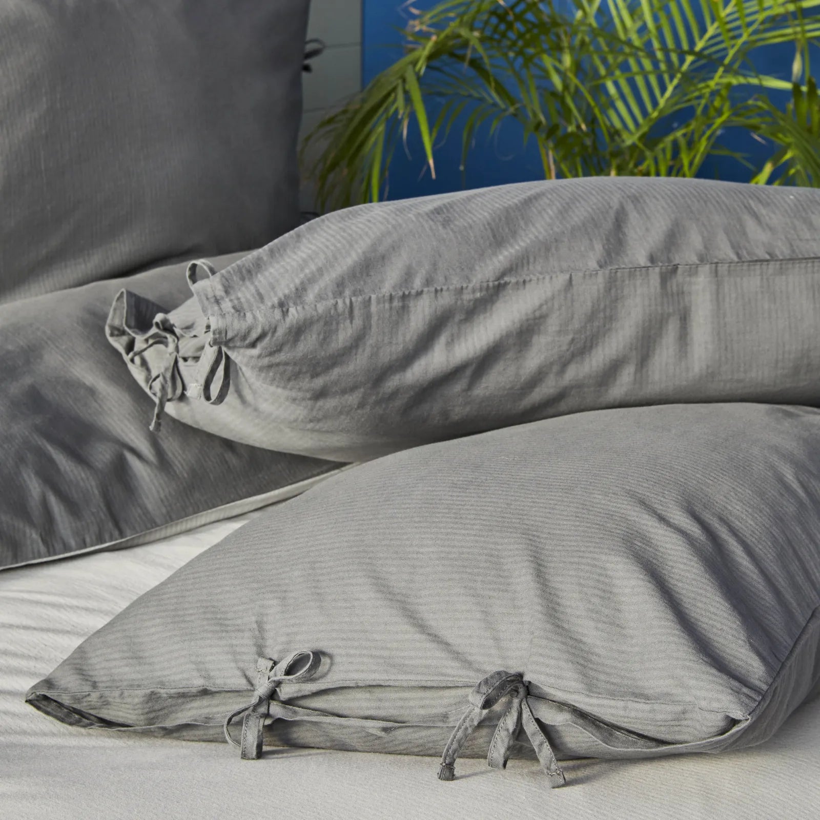 Karaca Nautica Home Bow Anthracite Gray Double Sided Single Duvet Cover Set 180.01.01.0412 -  Bedding | طقم غطاء لحاف مفرد وجهين بلون رمادي أنثراسيت من نوتيكا - ebarza Furniture UAE | Shop Modern Furniture in Abu Dhabi & Dubai - مفروشات ايبازرا في الامارات | تسوق اثاث عصري وديكورات مميزة في دبي وابوظبي