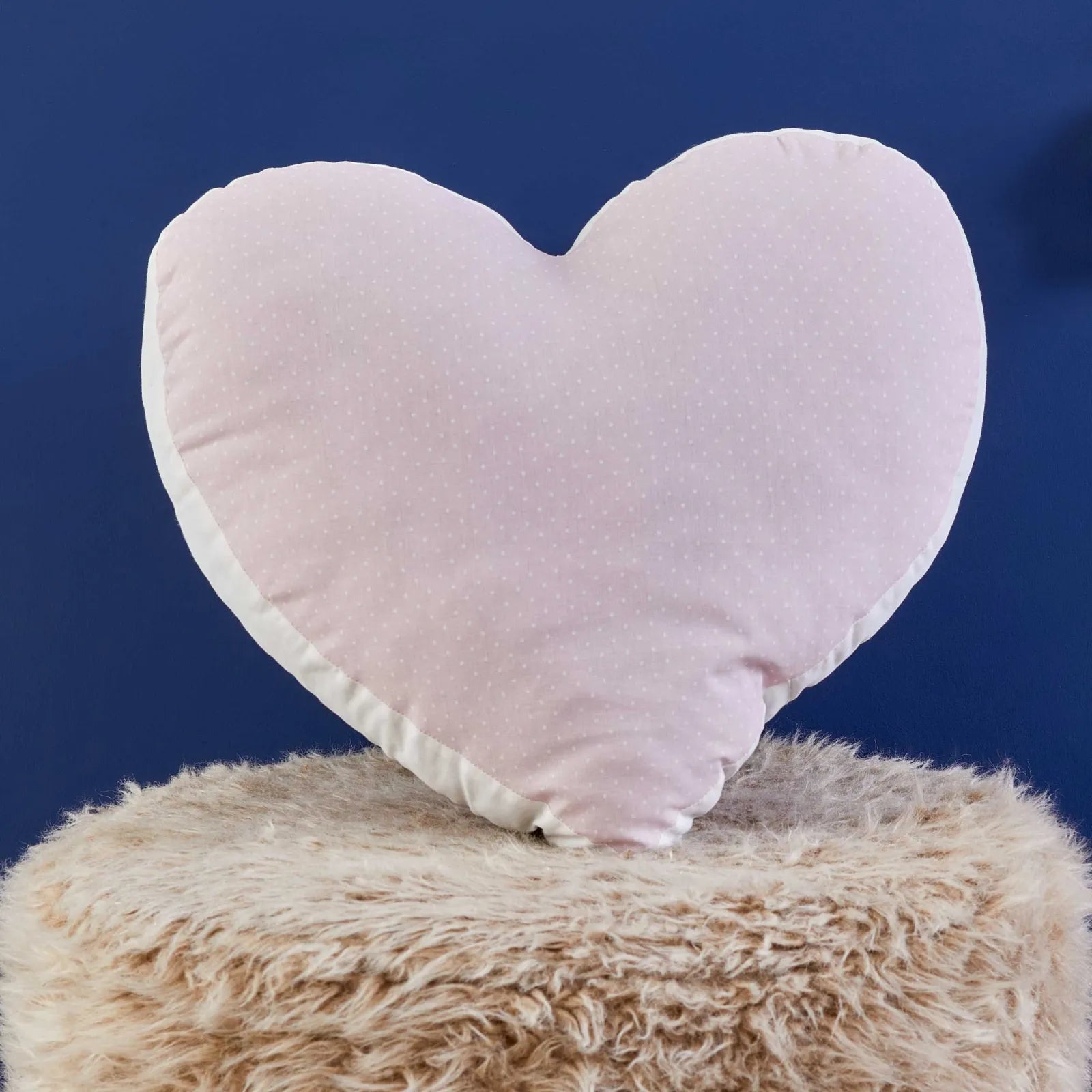 Karaca Sarah Anderson Heart 3D Filled Pillow 160.02.01.0520 -  Cushions | كاراجا ساره أندرسون وسادة محشوة بشكل قلب ثلاثي الأبعاد - ebarza Furniture UAE | Shop Modern Furniture in Abu Dhabi & Dubai - مفروشات ايبازرا في الامارات | تسوق اثاث عصري وديكورات مميزة في دبي وابوظبي