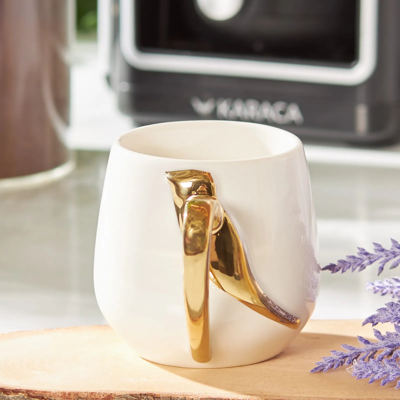 Karaca Swallow Gold Mug 300 Ml 153.03.06.5925 -  Mugs | كاراجا كوب ذهبي 300 مل - ebarza Furniture UAE | Shop Modern Furniture in Abu Dhabi & Dubai - مفروشات ايبازرا في الامارات | تسوق اثاث عصري وديكورات مميزة في دبي وابوظبي