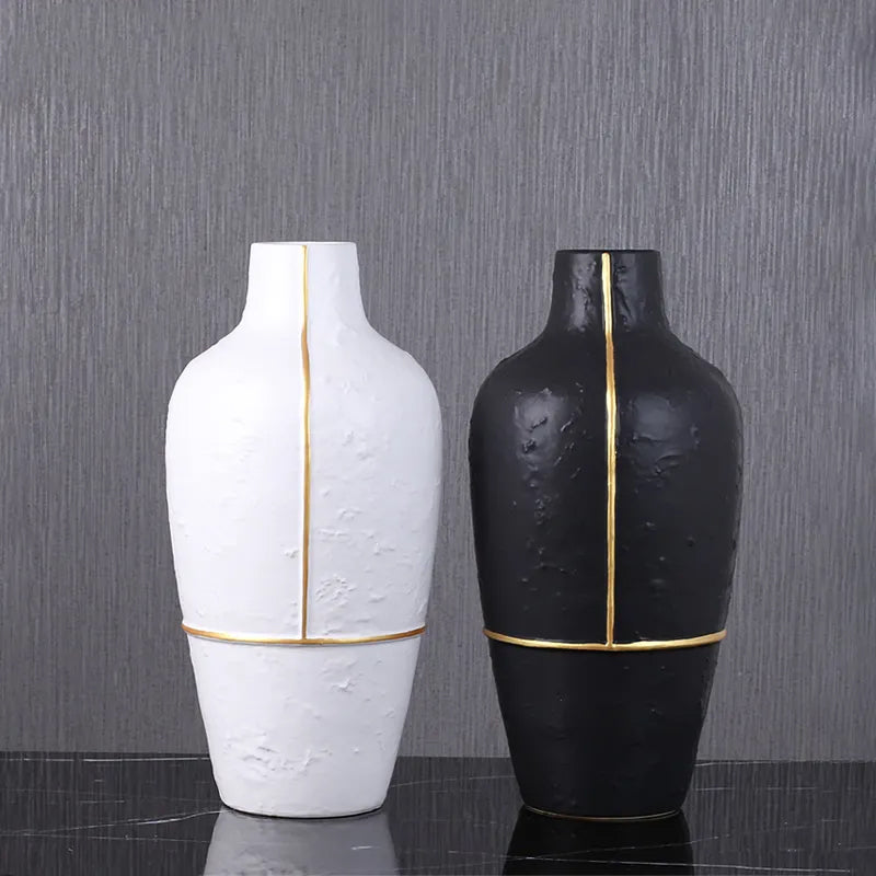 White Vase With Gold Thread-A Fa-D1954A -  Vases - ebarza Furniture UAE | Shop Modern Furniture in Abu Dhabi & Dubai - مفروشات ايبازرا في الامارات | تسوق اثاث عصري وديكورات مميزة في دبي وابوظبي