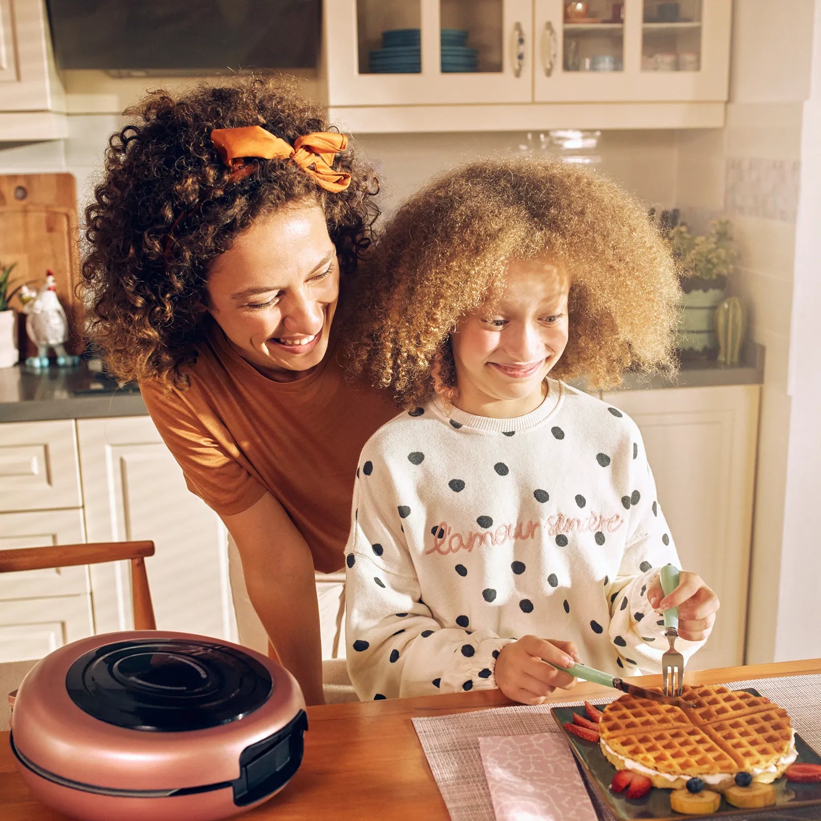 Karaca Funday Silver Removable Plate Waffle Maker 1000W 153.01.06.4927 -  Kitchen Appliances - ebarza Furniture UAE | Shop Modern Furniture in Abu Dhabi & Dubai - مفروشات ايبازرا في الامارات | تسوق اثاث عصري وديكورات مميزة في دبي وابوظبي