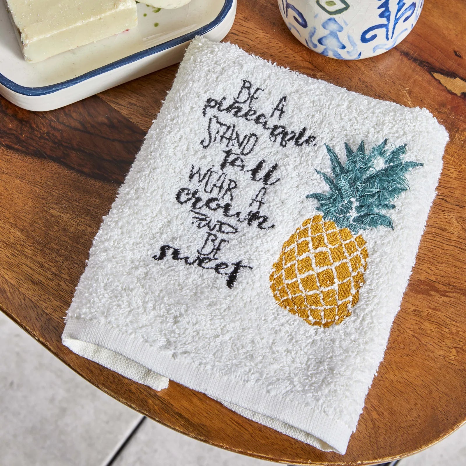 Karaca Home Pineapple Embroidered Towel 30X50 Cm 200.19.01.0297 -  Towels - ebarza Furniture UAE | Shop Modern Furniture in Abu Dhabi & Dubai - مفروشات ايبازرا في الامارات | تسوق اثاث عصري وديكورات مميزة في دبي وابوظبي