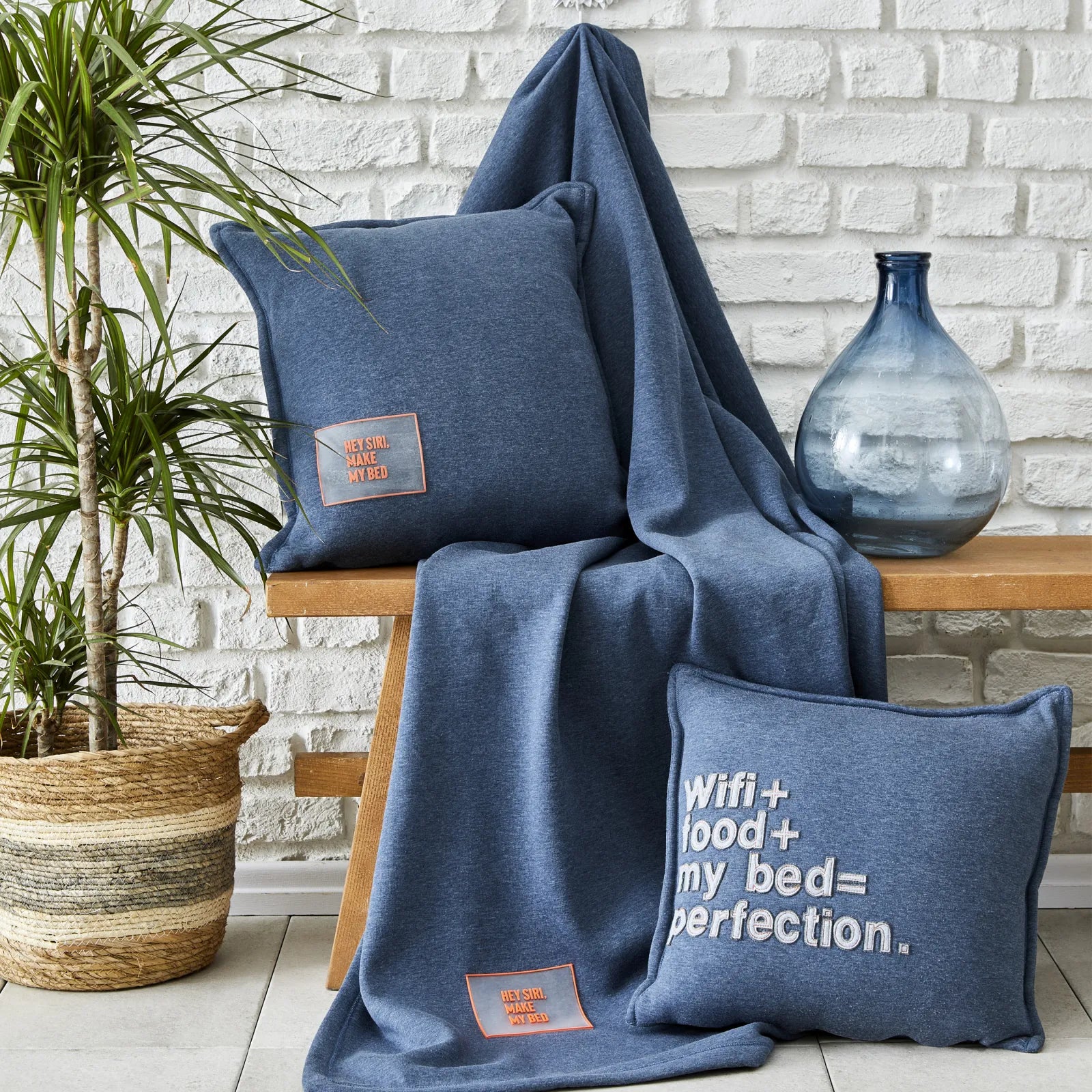 Karaca Home Softy Comfort T.V Blanket Indigo 130X170Cm 200.19.01.0393 -  Blankets - ebarza Furniture UAE | Shop Modern Furniture in Abu Dhabi & Dubai - مفروشات ايبازرا في الامارات | تسوق اثاث عصري وديكورات مميزة في دبي وابوظبي